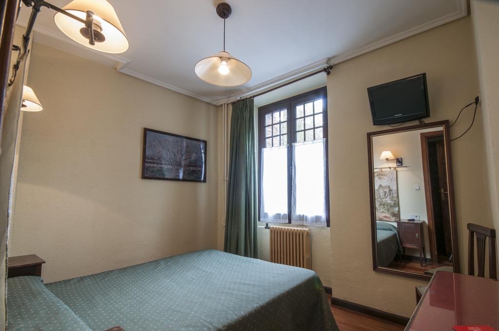 Hostal Ayestaran II เลคุนเบร์รี ภายนอก รูปภาพ