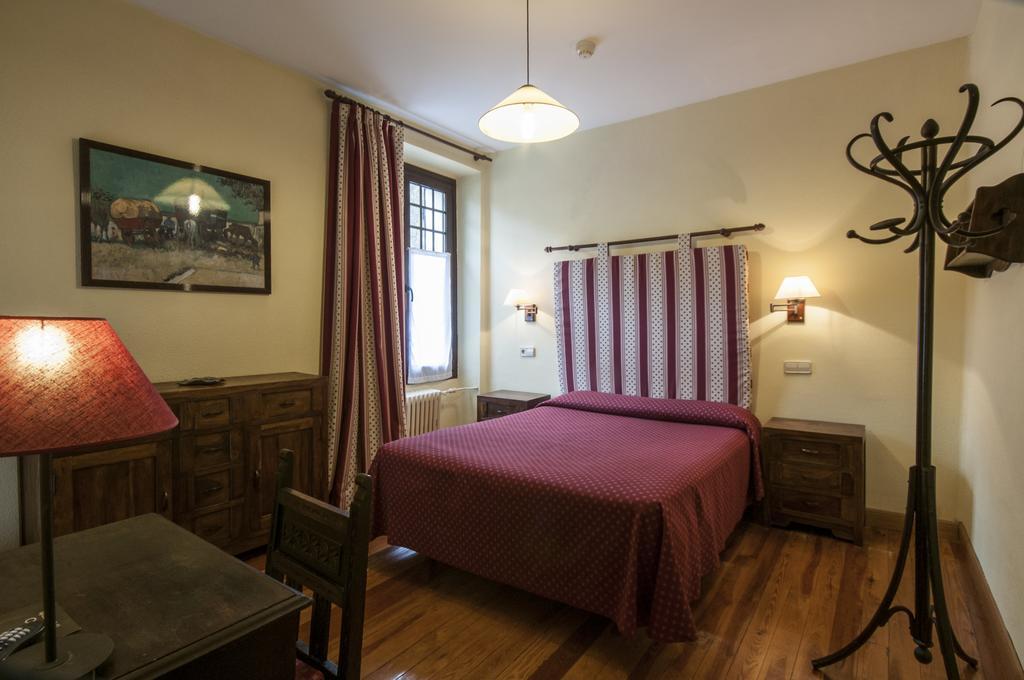 Hostal Ayestaran II เลคุนเบร์รี ภายนอก รูปภาพ